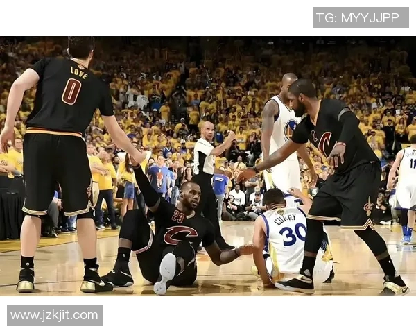 勇士与骑士2017年总决赛巅峰对决回顾与精彩瞬间分析 勇士与骑士2017年总决赛巅峰对决回顾与精彩瞬间分析