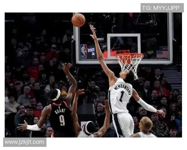 文班亚马首场比赛表现亮眼5次盖帽与字母哥隔扣引发热议